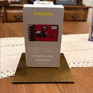 heyday Single-Use Film Camera in Red and Black